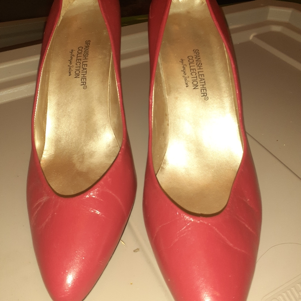 Red Pumps 10